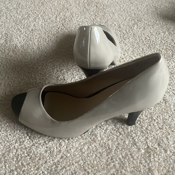 LANE BRYANT Pantene leather 2-tone shoe! - Picture 5 of 8